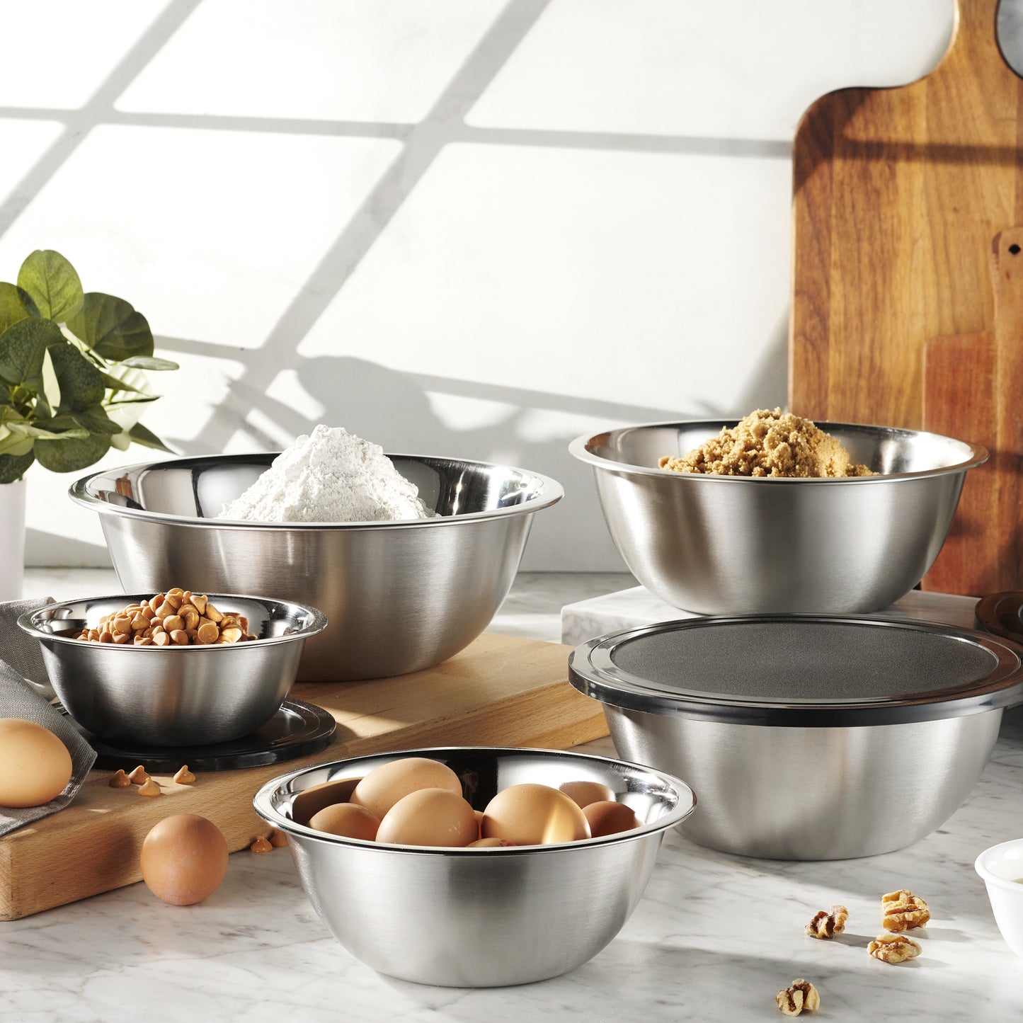 Heavy Duty Meal Prep Stainless Steel Mixing Bowls Set with Black Lids